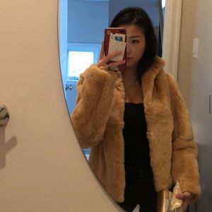 Meet your Posher, Jade